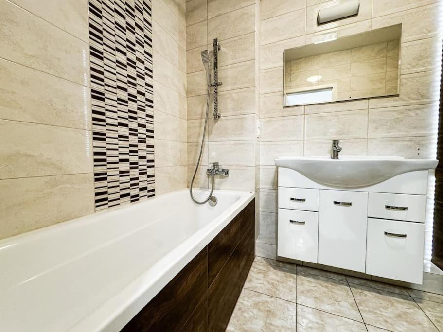Apartament 201 Sloneczna Klecina فروتسواف المظهر الخارجي الصورة